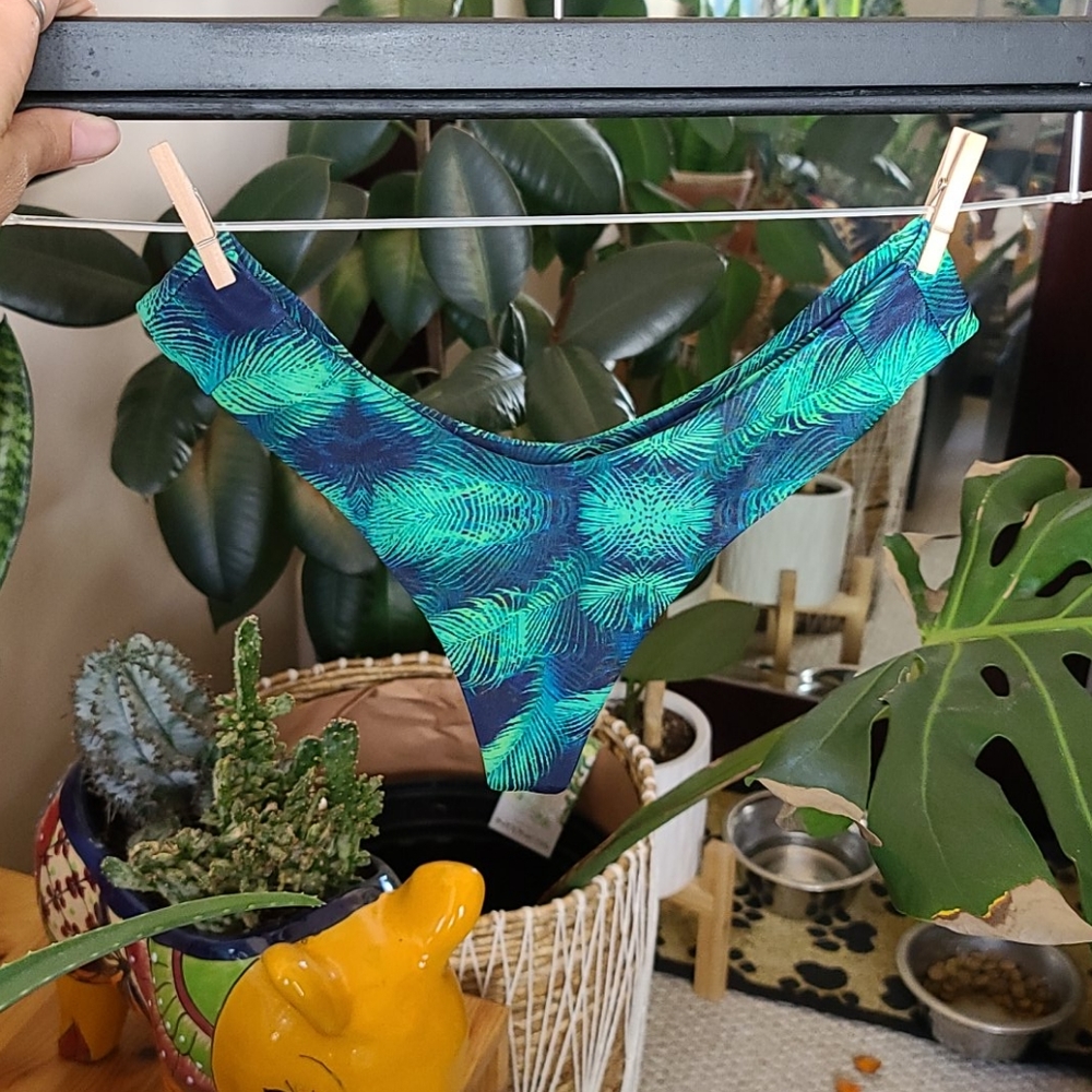 Stone fox swim bottom